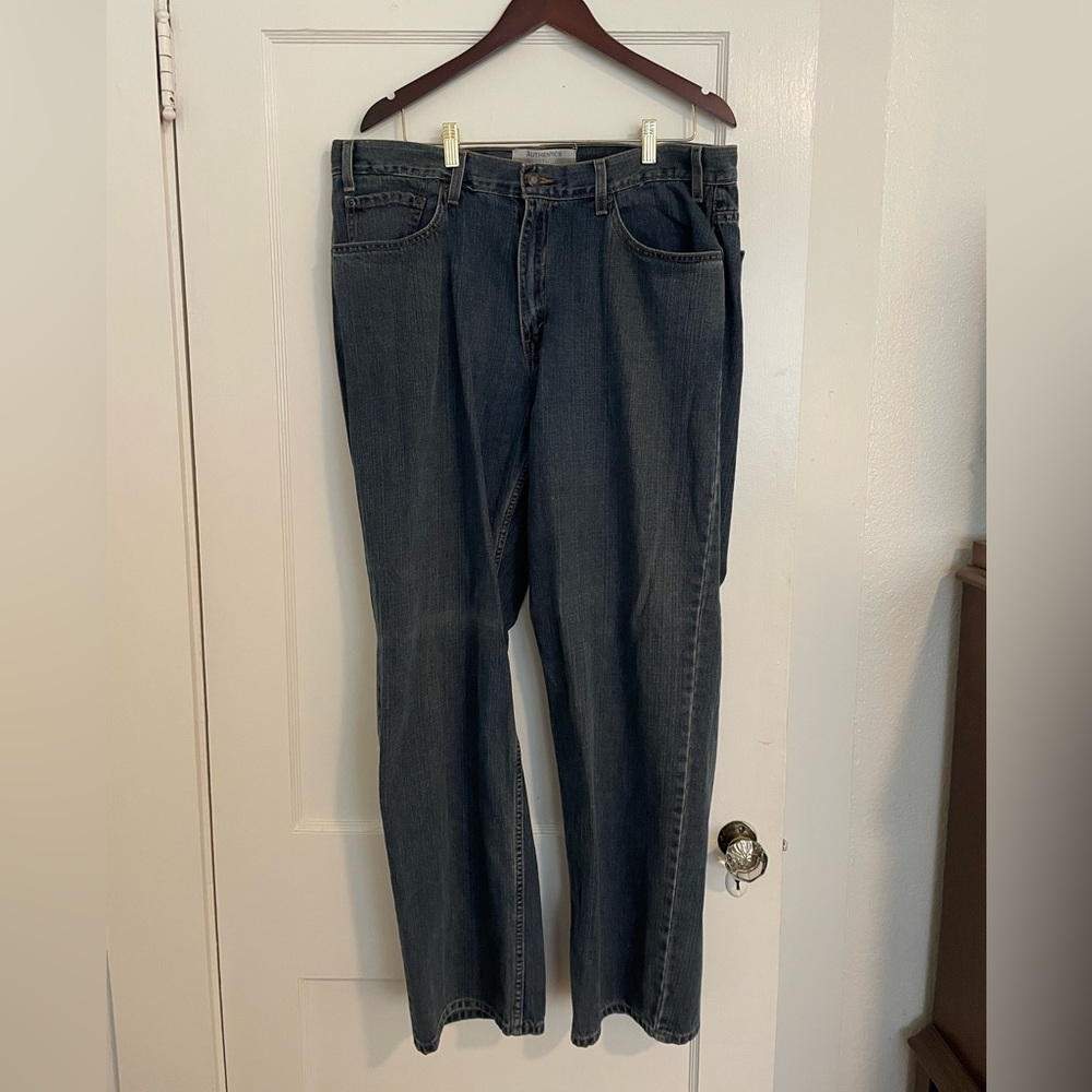 Levi Strauss & Co. - men’s jeans W38 X L32 - dark washed - relaxed